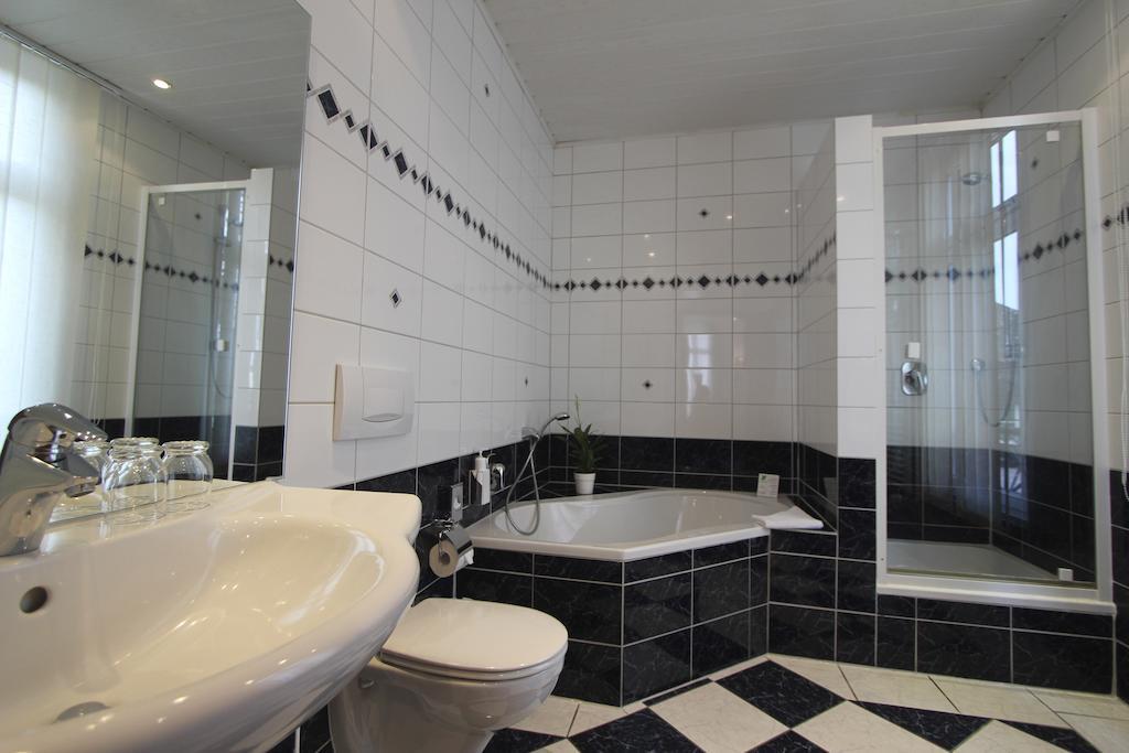 Parkhotel Tillmanns Eltville am Rhein ภายนอก รูปภาพ